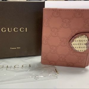 Brand New Gucci Leather Wallet With Heart Clasp